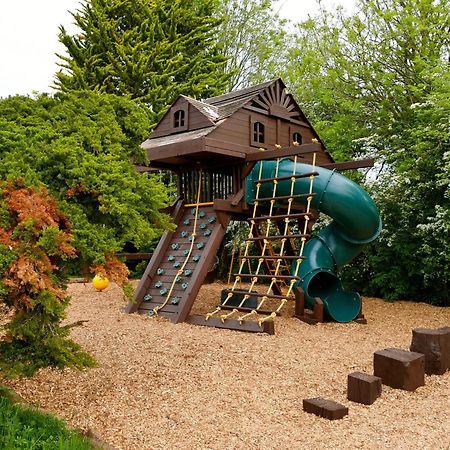 Deluxe 4 Or 5 Bed House With Hot Tub, Cinema Room Sleeps 15 Saffron Walden Eksteriør bilde