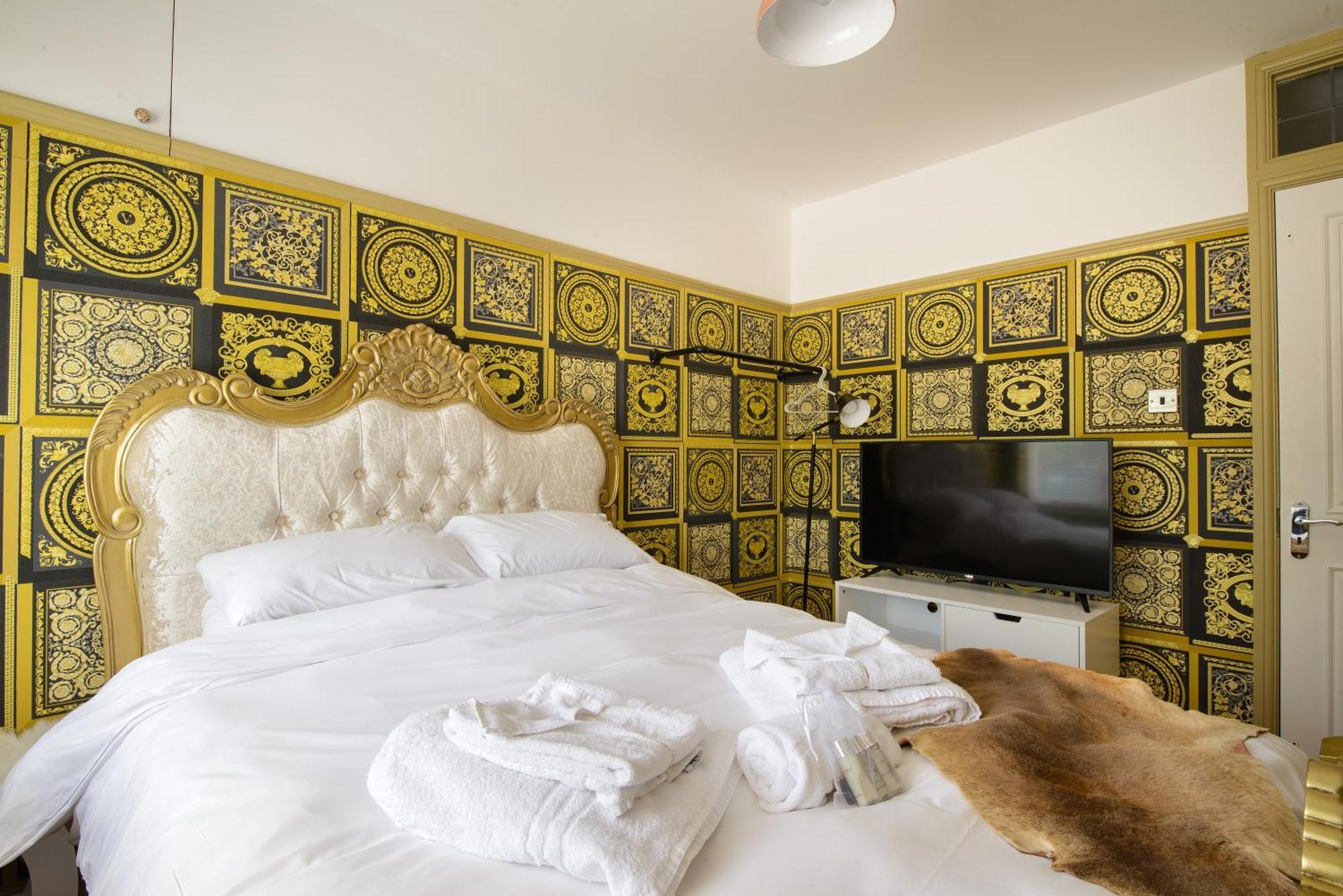 Deluxe 4 Or 5 Bed House With Hot Tub, Cinema Room Sleeps 15 Saffron Walden Eksteriør bilde