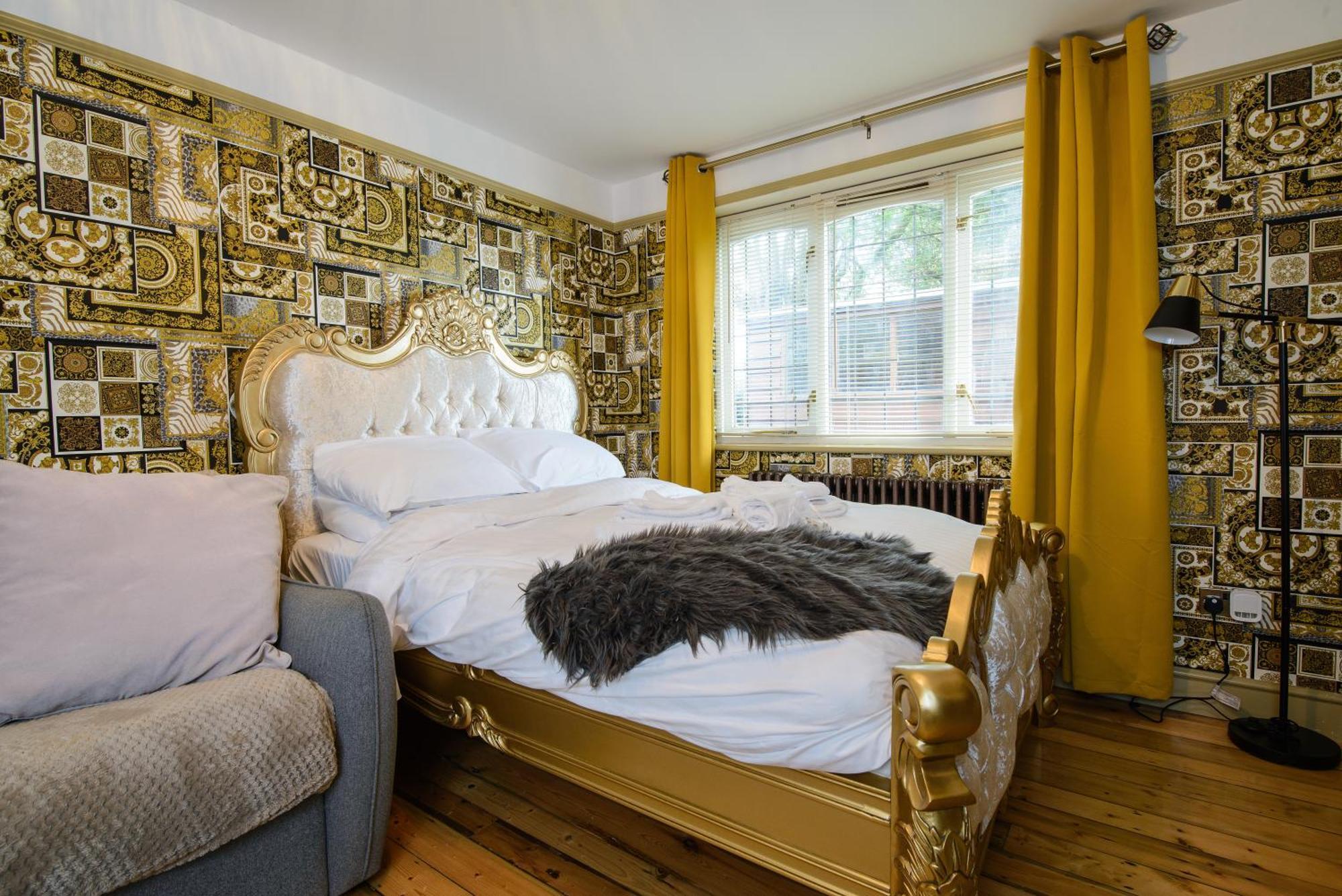 Deluxe 4 Or 5 Bed House With Hot Tub, Cinema Room Sleeps 15 Saffron Walden Eksteriør bilde